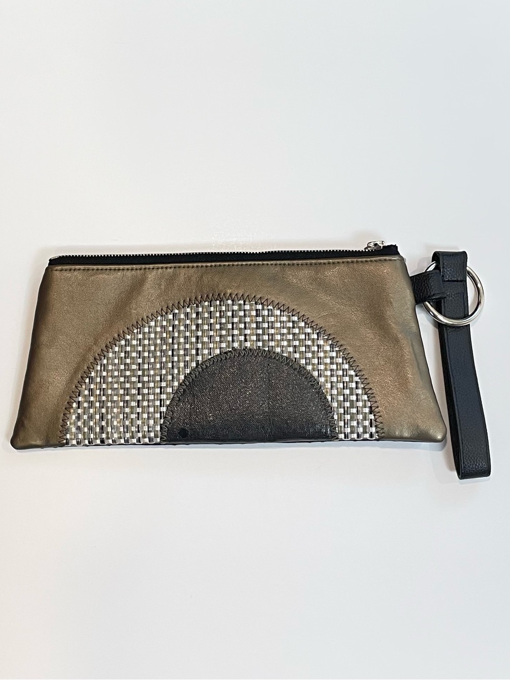 Ellu by Leslie Pozen Woven Accent Wristlet Clutch in  Olive Black.